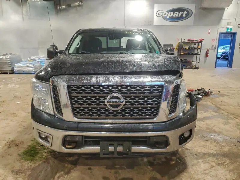 2017 NISSAN TITAN SV  