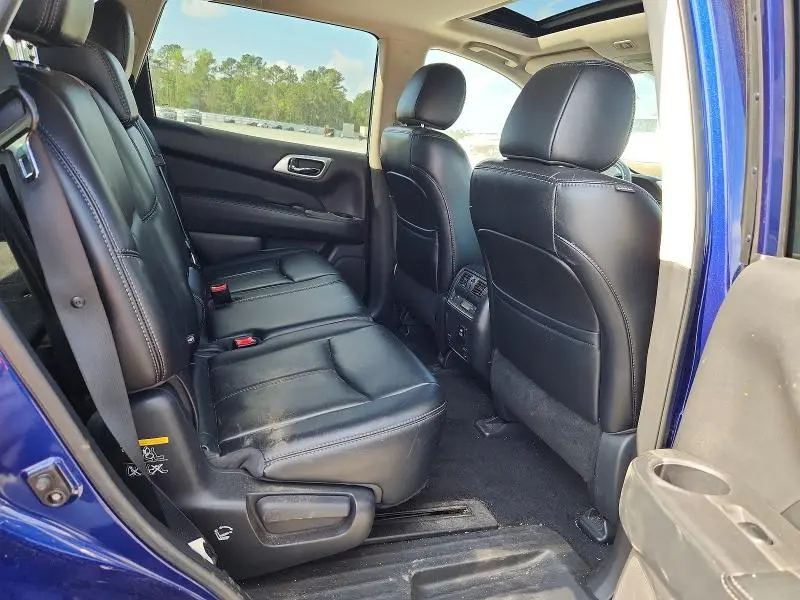 2017 NISSAN PATHFINDER SL  