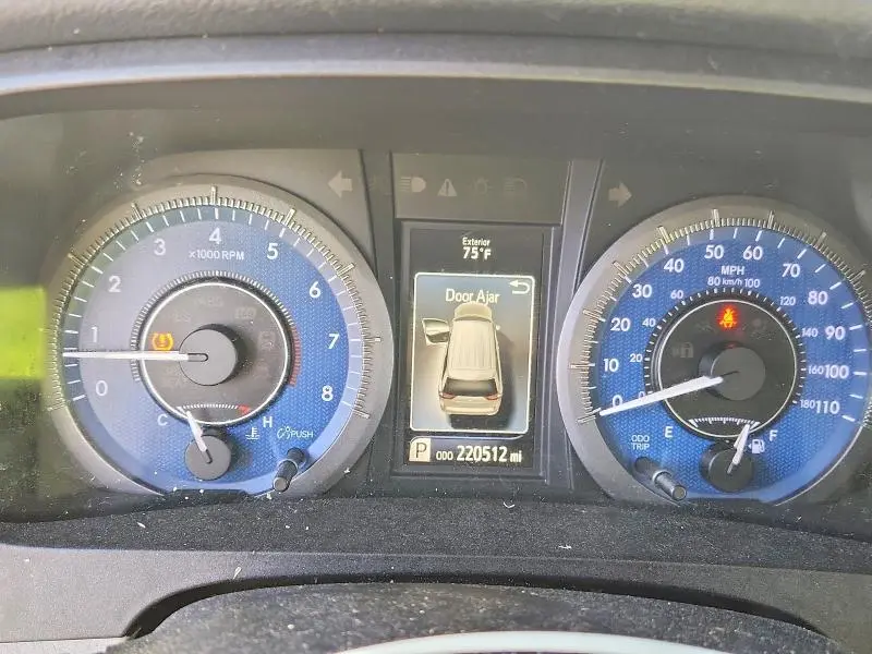 2015 TOYOTA SIENNA XLE 8-PASSENGER  