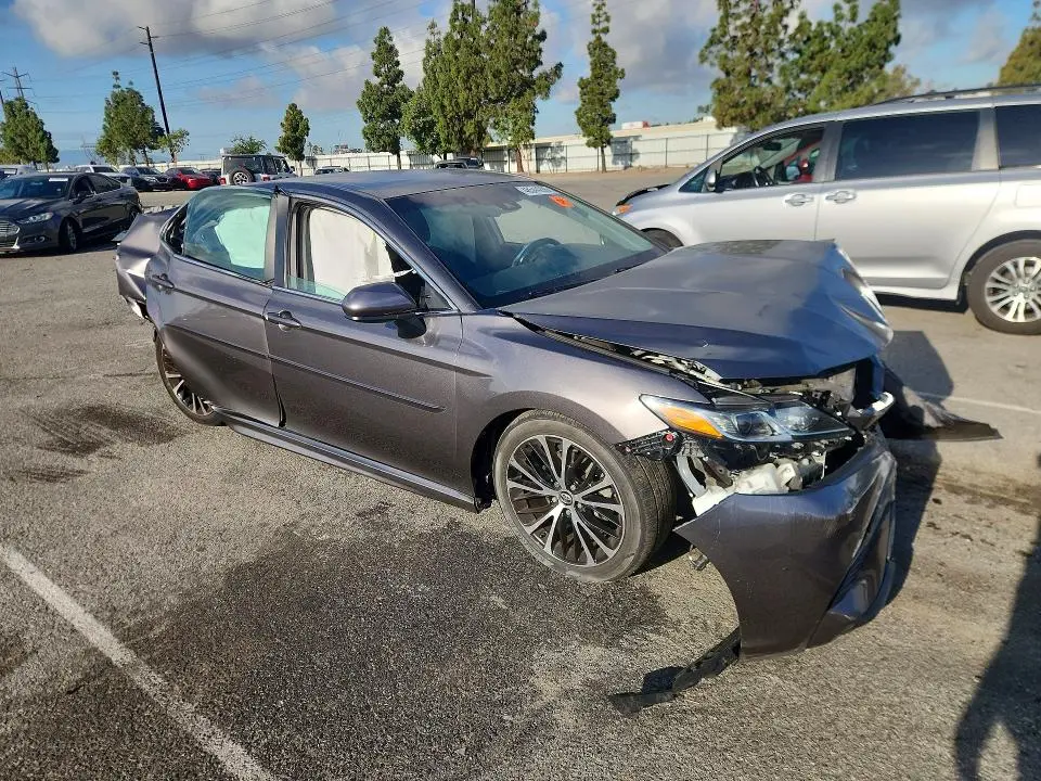 2018 TOYOTA CAMRY SE  