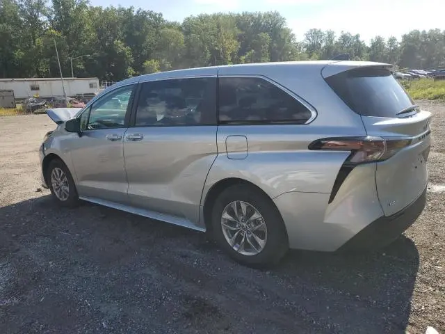 2025 TOYOTA SIENNA LE  