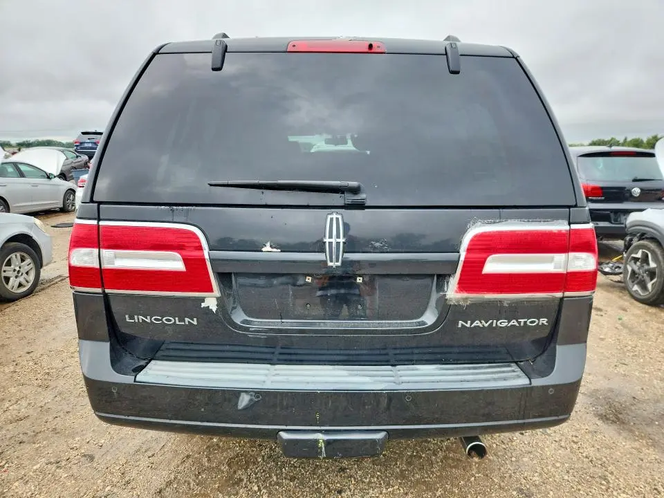 2011 LINCOLN NAVIGATOR   