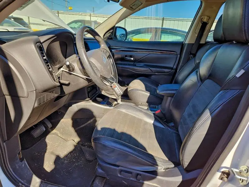 2019 MITSUBISHI OUTLANDER SE  