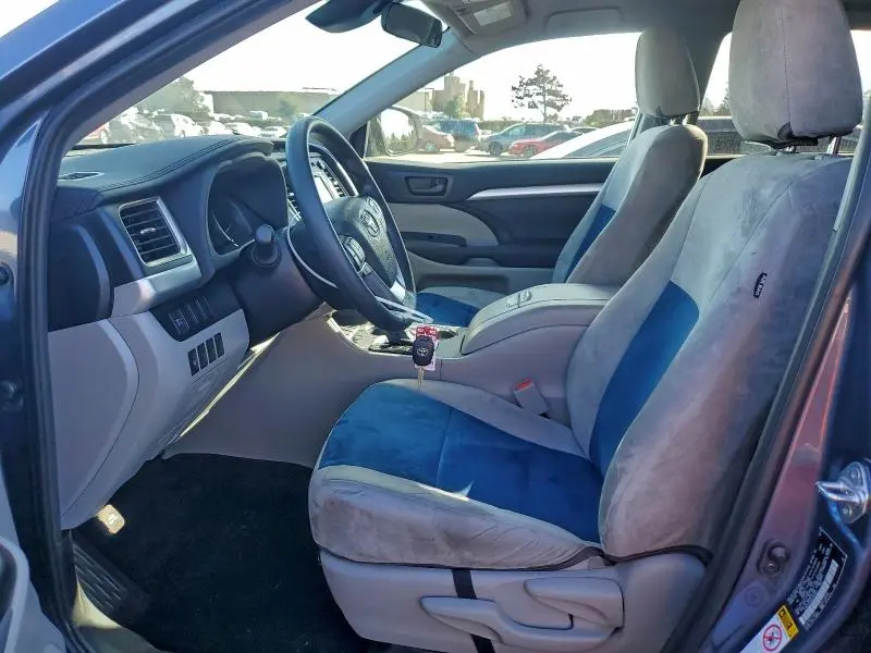 2019 TOYOTA HIGHLANDER LE  