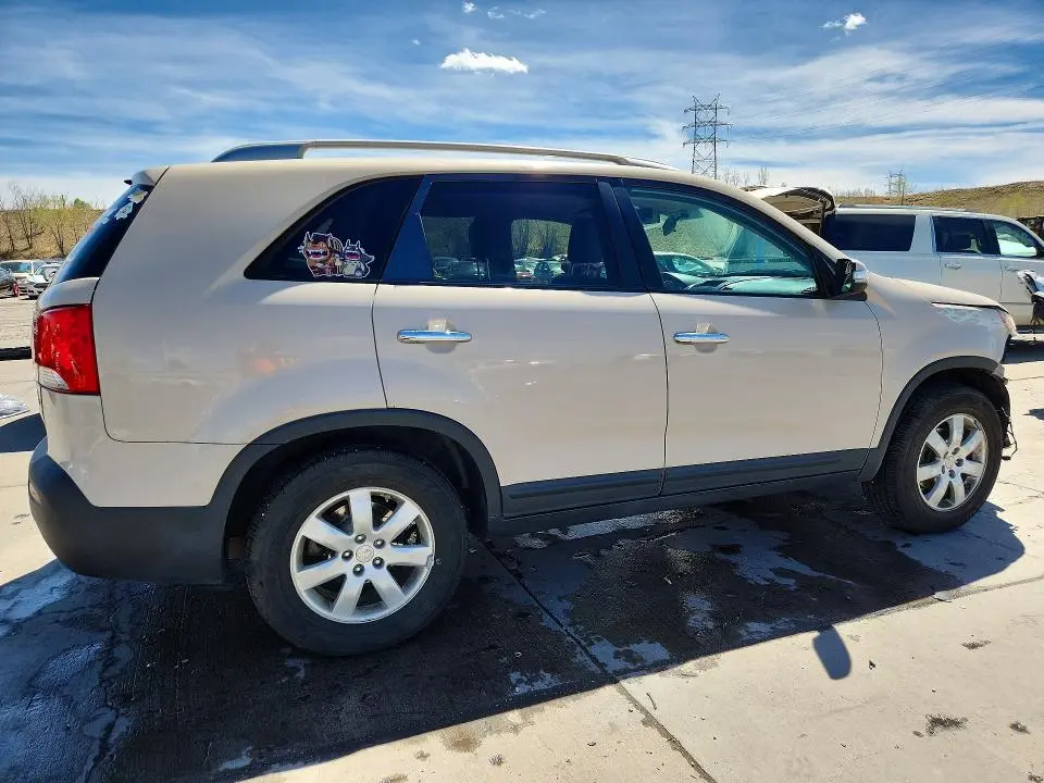 2011 KIA SORENTO LX  