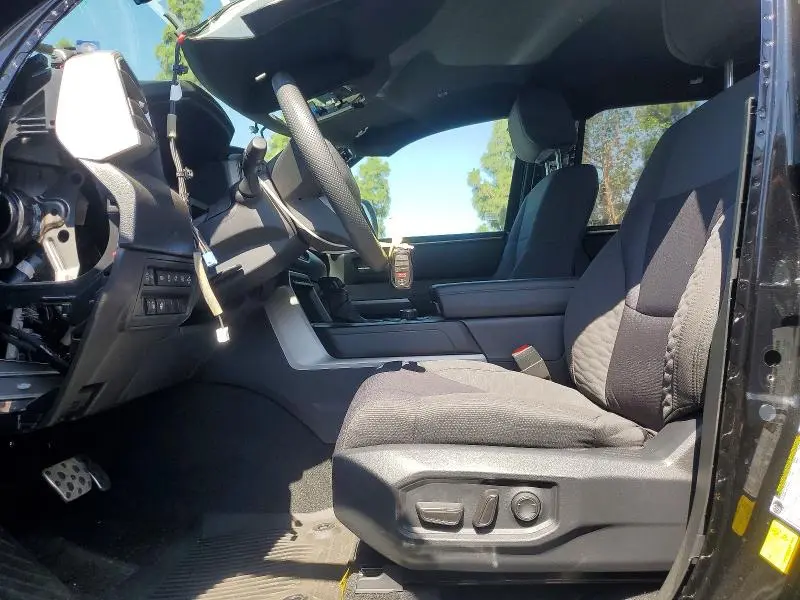 2025 TOYOTA TUNDRA SR5  