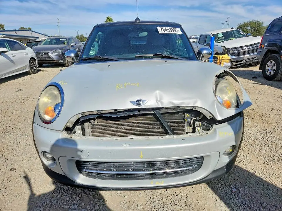 2011 MINI COOPER   