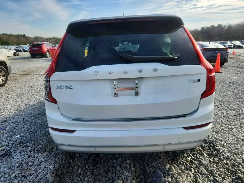 2022 VOLVO XC90 T6 MOMENTUM  