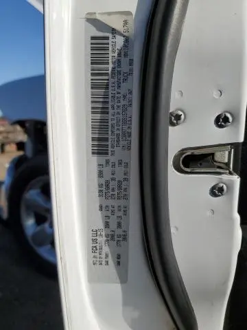 2016 RAM 1500 SLT  