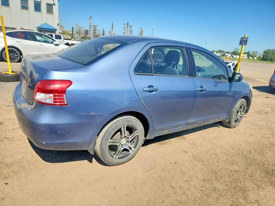 2011 TOYOTA YARIS BASE  