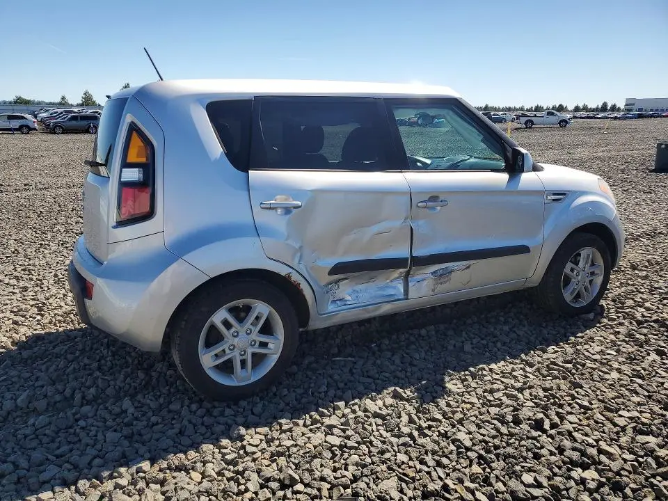 2011 KIA SOUL +  
