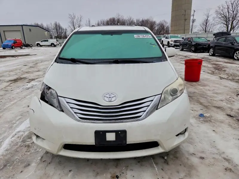 2011 TOYOTA SIENNA XLE  
