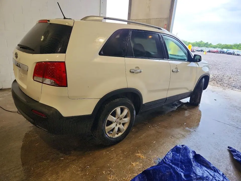 2013 KIA SORENTO LX  