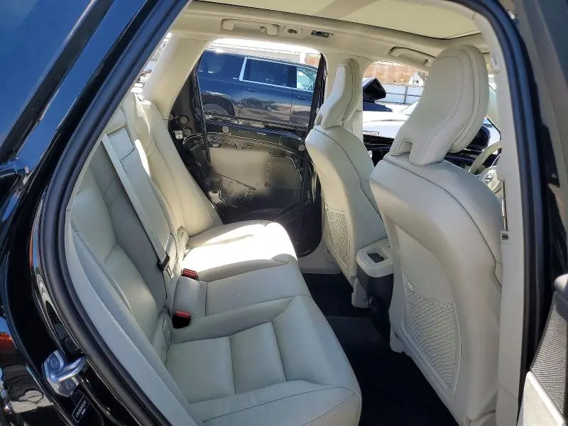 2019 VOLVO XC60 T5  
