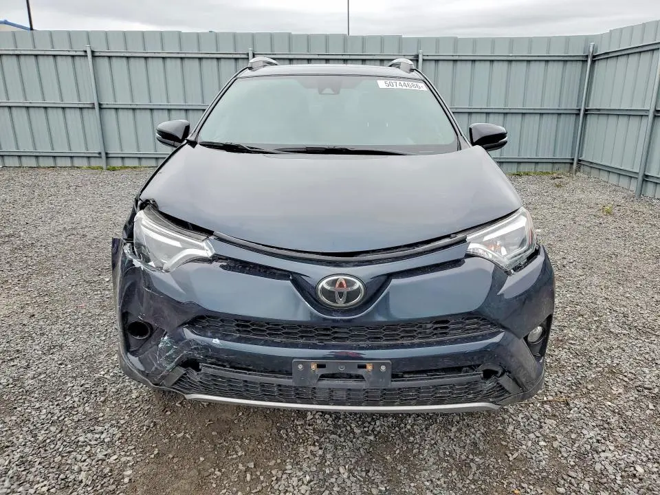 2018 TOYOTA RAV4 SE  