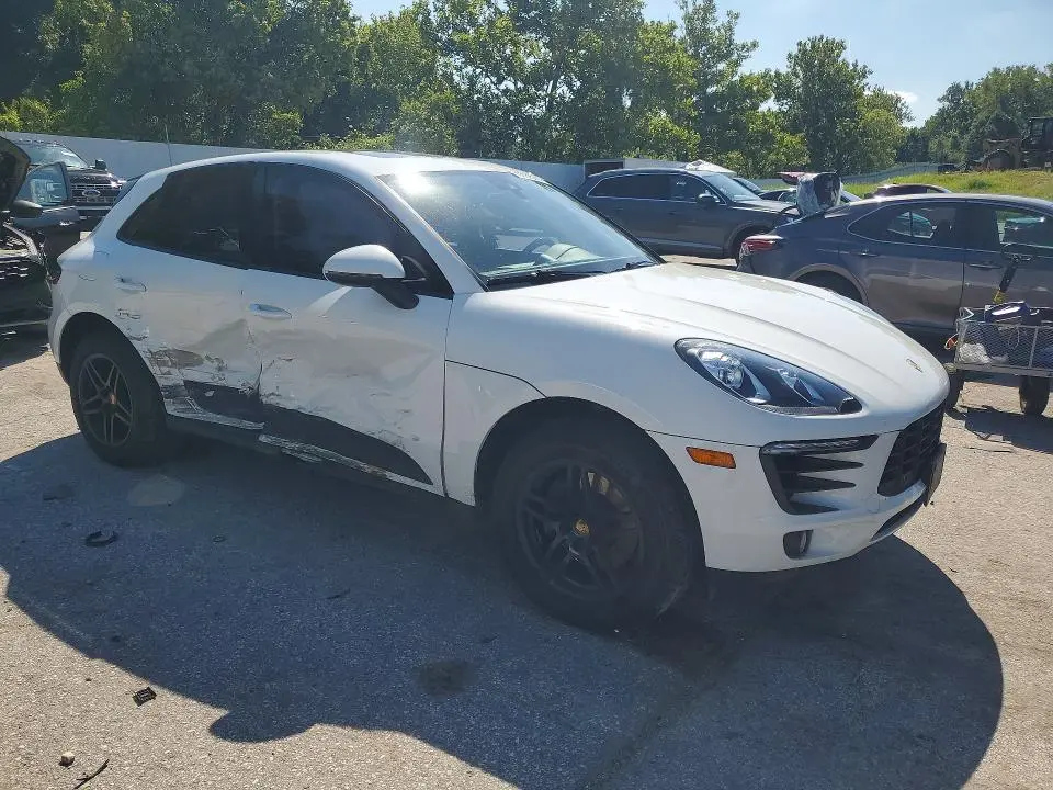 2018 PORSCHE MACAN   