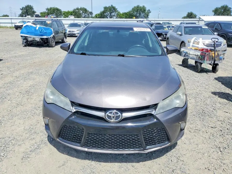 2015 TOYOTA CAMRY SE  