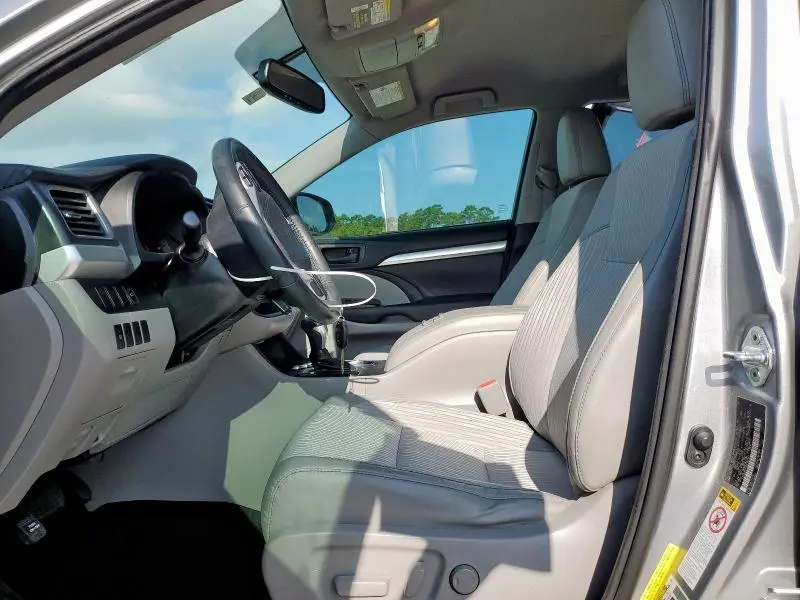 2016 TOYOTA HIGHLANDER LE  