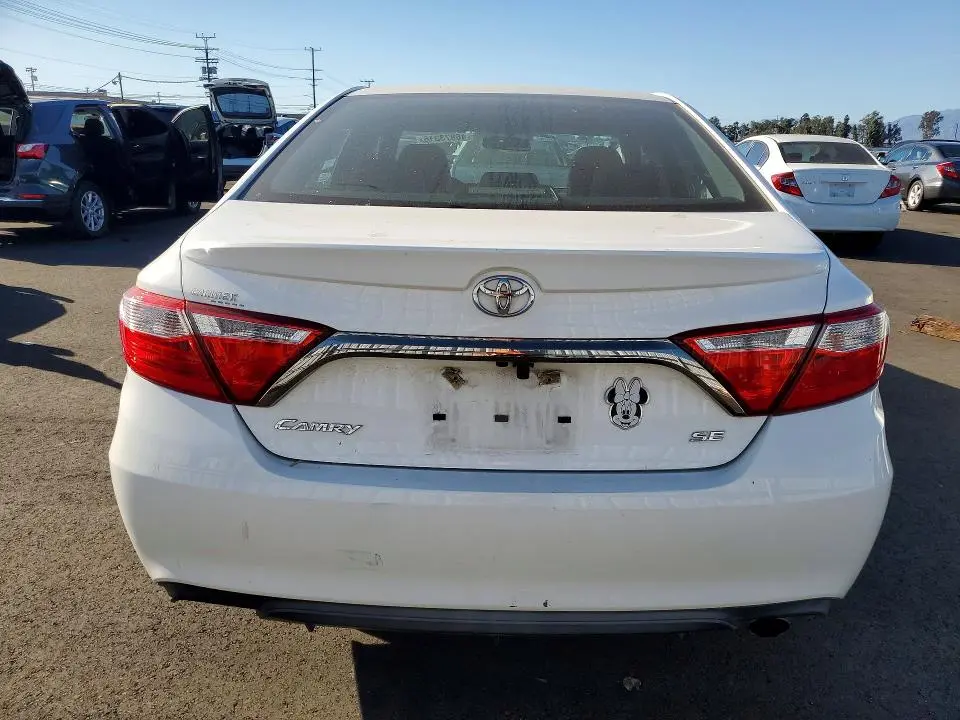 2017 TOYOTA CAMRY SE  