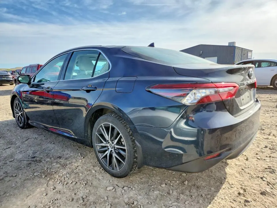 2021 TOYOTA CAMRY XLE  