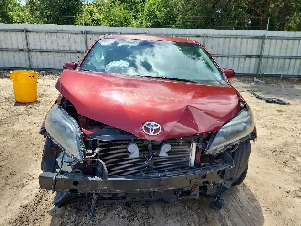 2015 TOYOTA SIENNA SPORT  