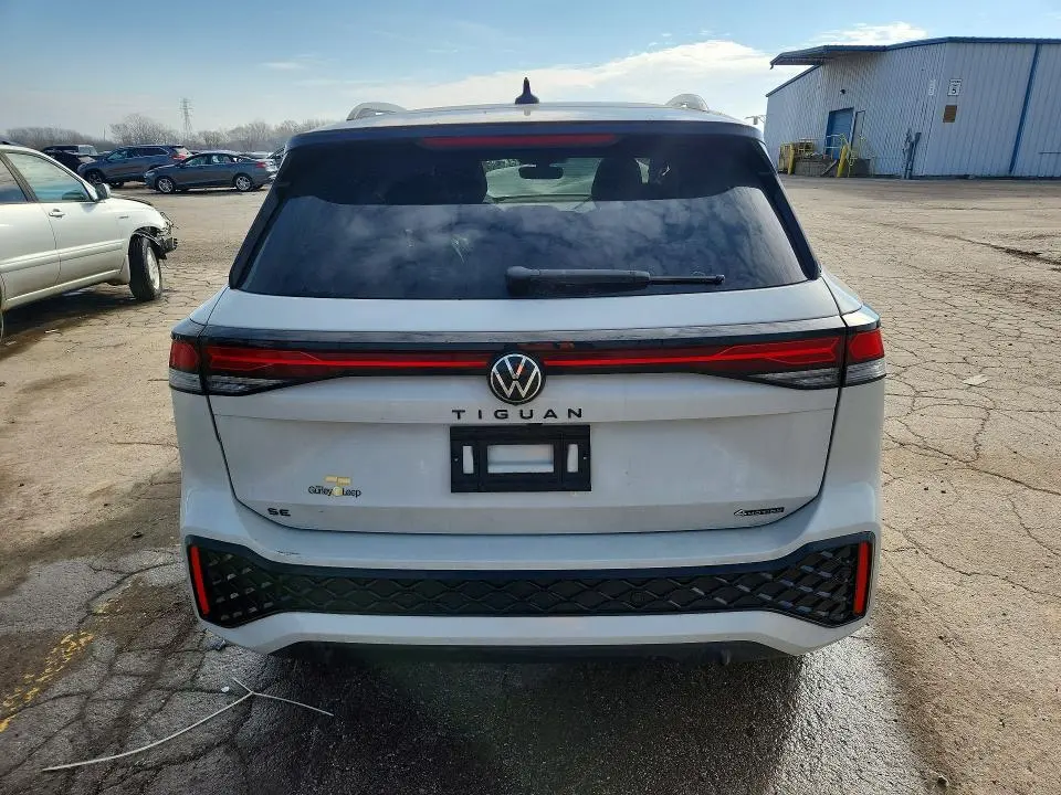2025 VOLKSWAGEN TIGUAN SE R-LINE BLACK  