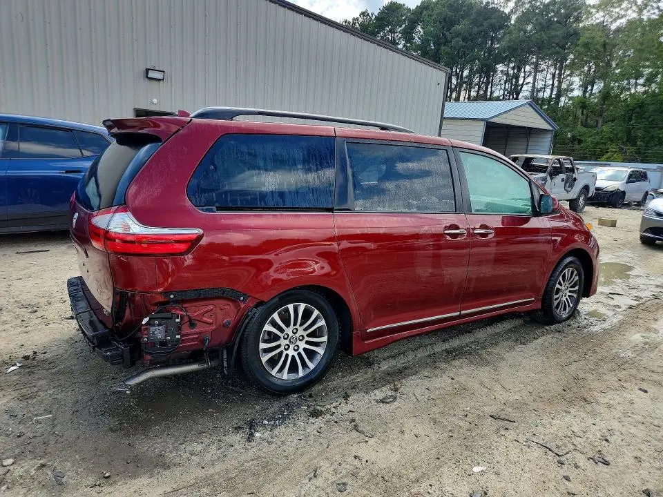 2019 TOYOTA SIENNA XLE PREMIUM 8-PASSENGER  
