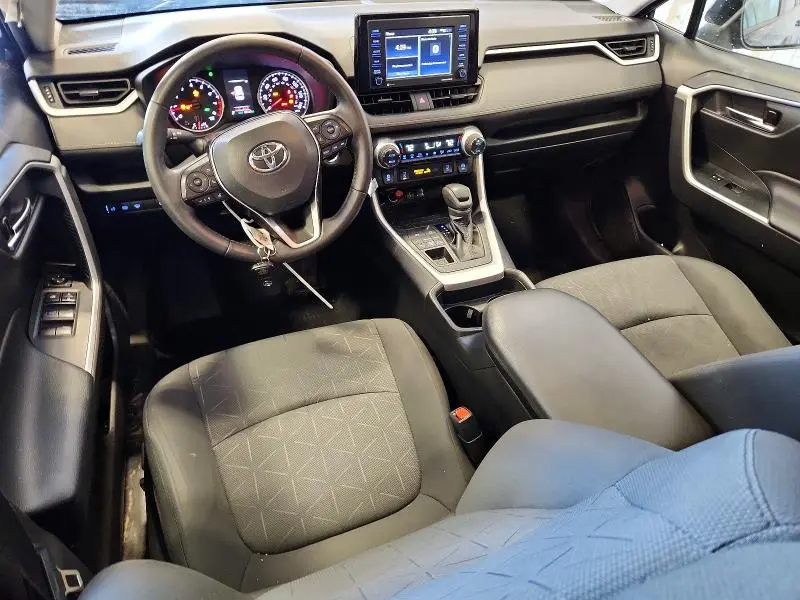 2021 TOYOTA RAV4 XLE  