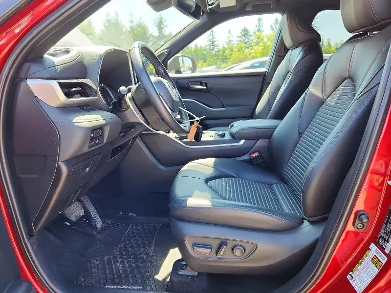 2024 TOYOTA HIGHLANDER LE  