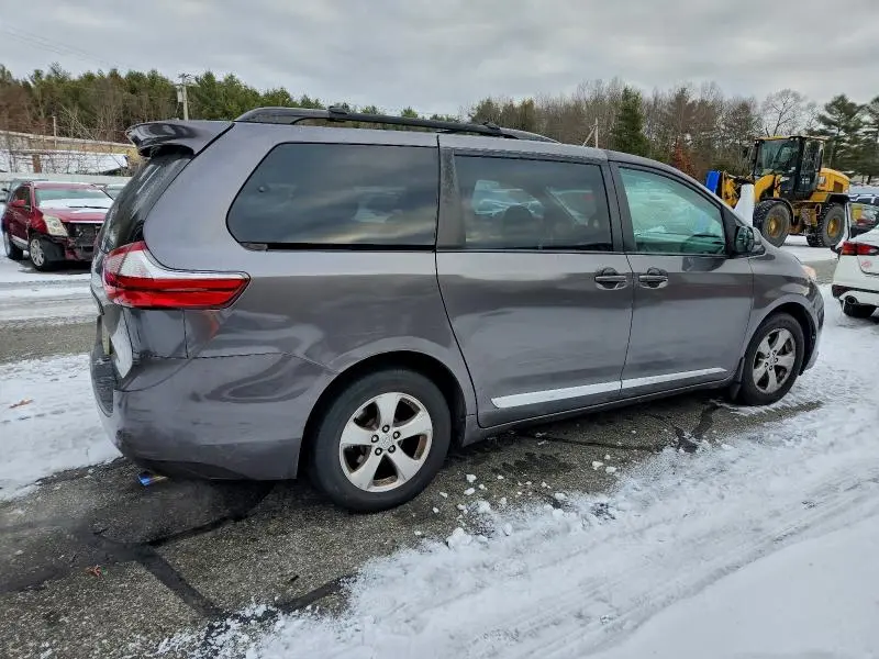 2017 TOYOTA SIENNA LE  
