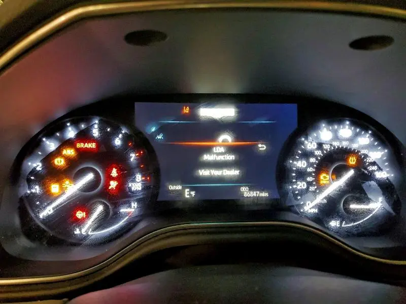 2019 TOYOTA AVALON XLE  