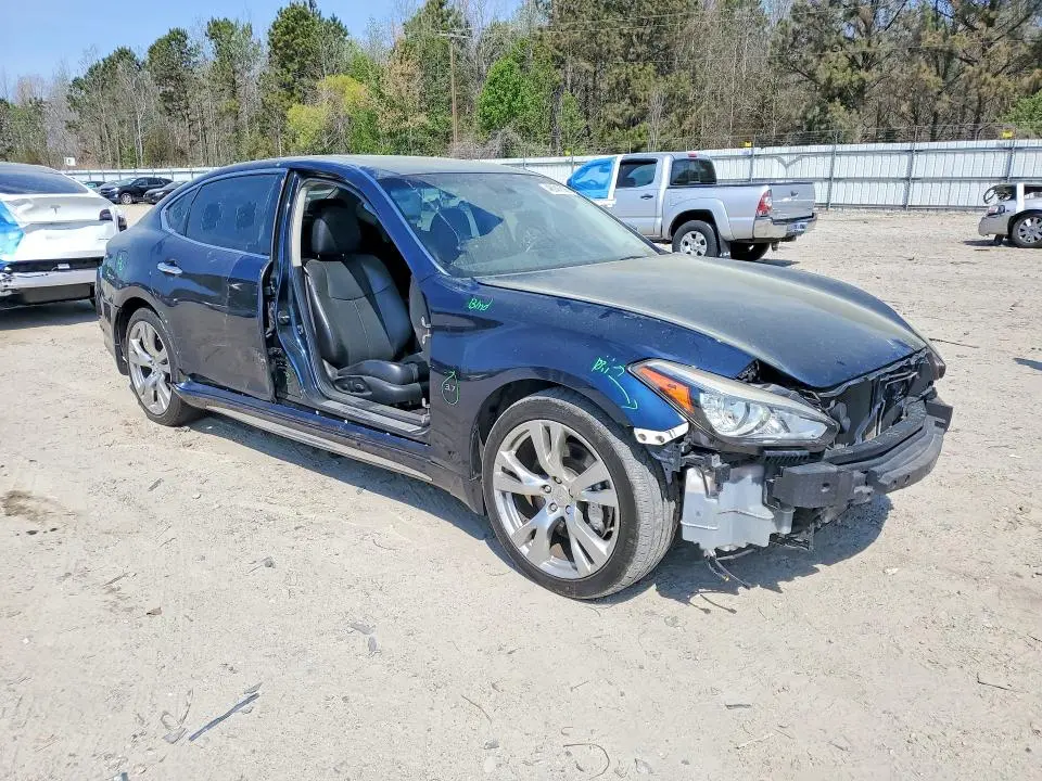 2015 INFINITI Q70L 3.7  