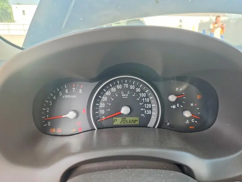 2010 KIA SEDONA LX  