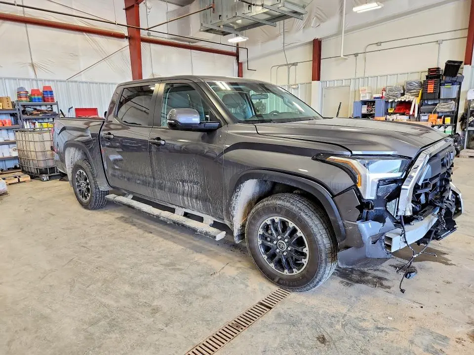 2024 TOYOTA TUNDRA SR5  
