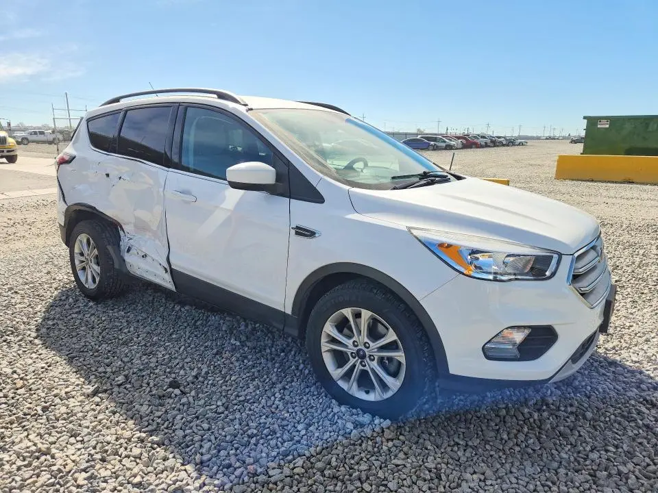 2018 FORD ESCAPE SE  