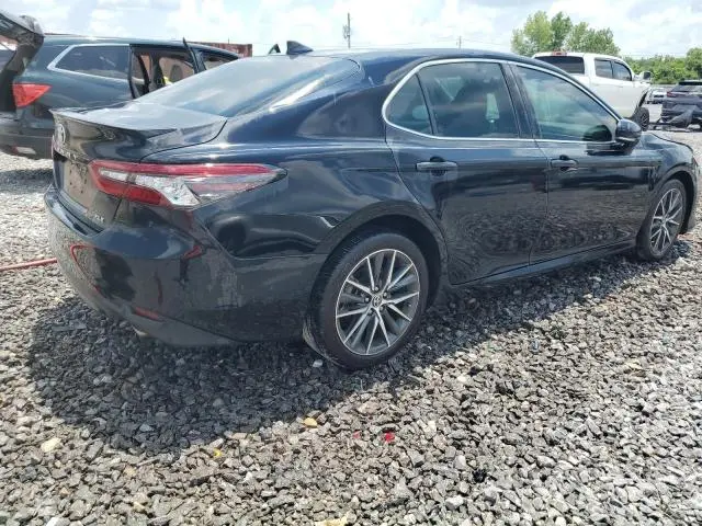 2021 TOYOTA CAMRY XLE  