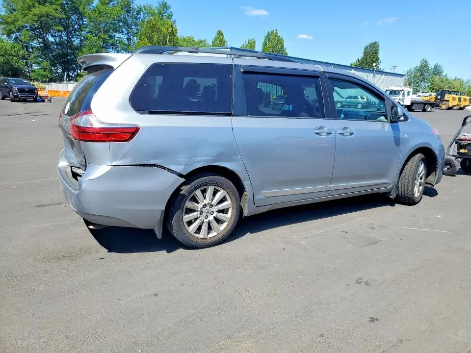 2017 TOYOTA SIENNA LE  