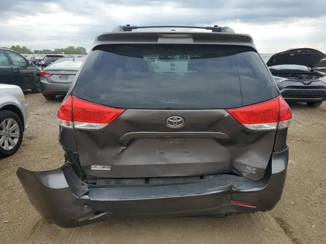 2013 TOYOTA SIENNA XLE  