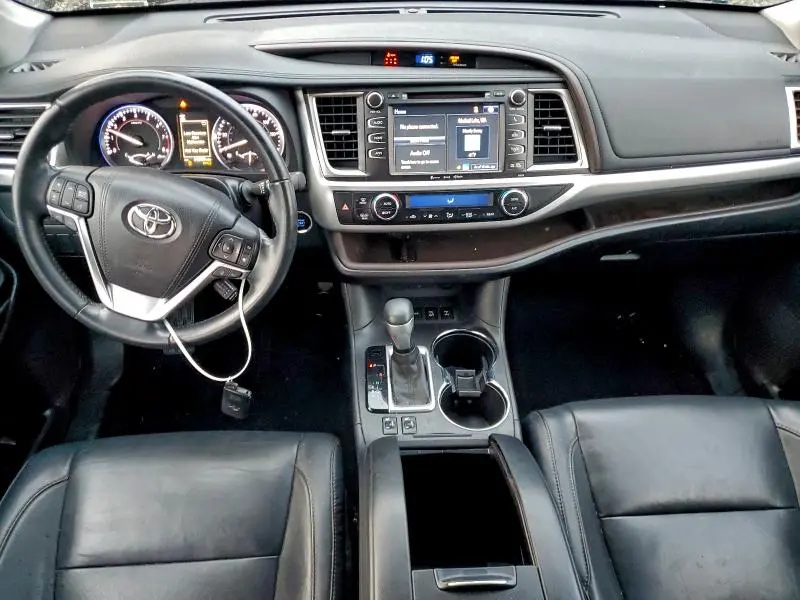 2017 TOYOTA HIGHLANDER SE  