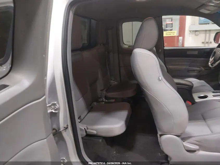 2013 TOYOTA TACOMA BASE V6