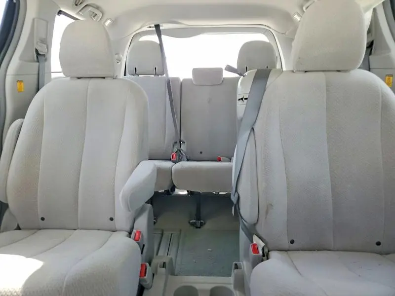 2013 TOYOTA SIENNA LE 8-PASSENGER  