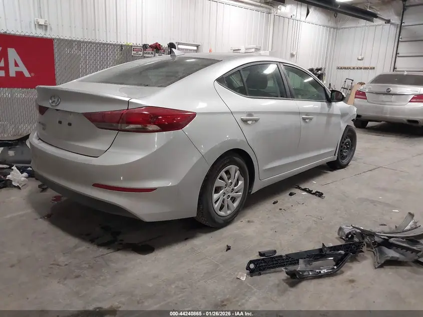 2018 HYUNDAI ELANTRA SE