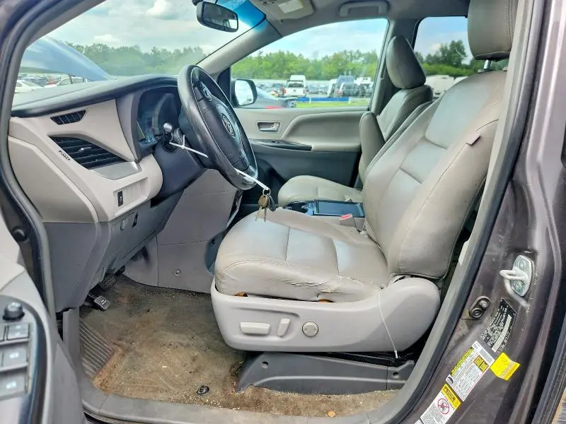 2015 TOYOTA SIENNA LE  