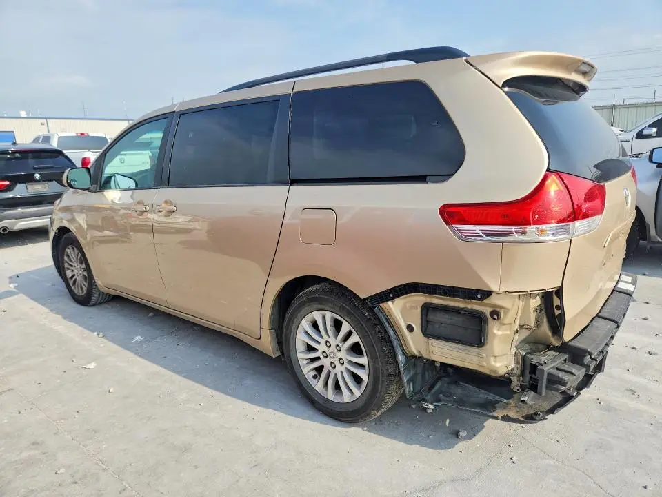 2012 TOYOTA SIENNA XLE 8-PASSENGER  