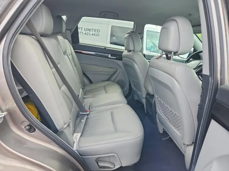 2014 KIA SORENTO LX  