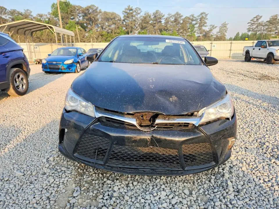 2015 TOYOTA CAMRY SE  