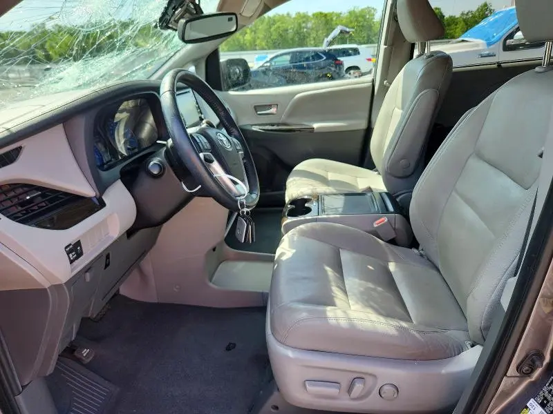 2020 TOYOTA SIENNA XLE 8-PASSENGER  