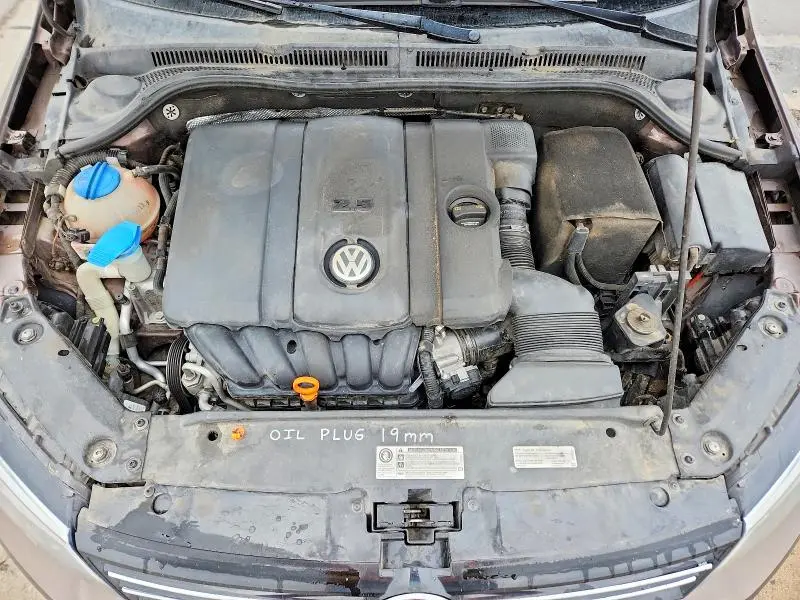 2013 VOLKSWAGEN JETTA SE  