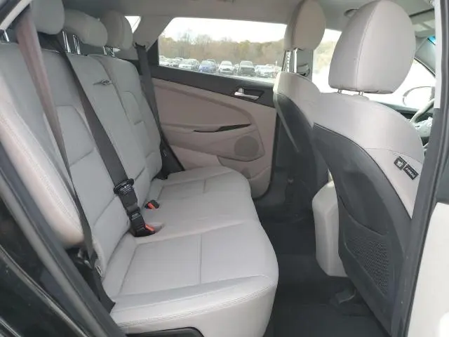 2021 HYUNDAI TUCSON SE  