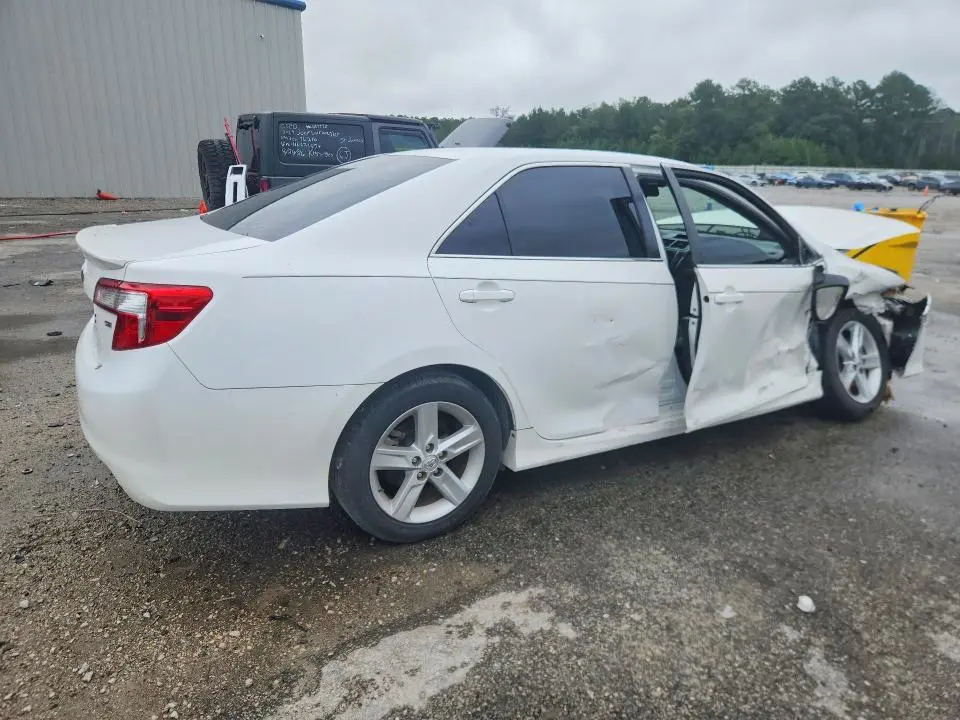 2014 TOYOTA CAMRY SE  
